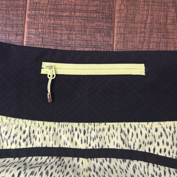 Lululemon Run Speed Short Dottie Dash Clarity Yellow Black - Picture 7 of 11